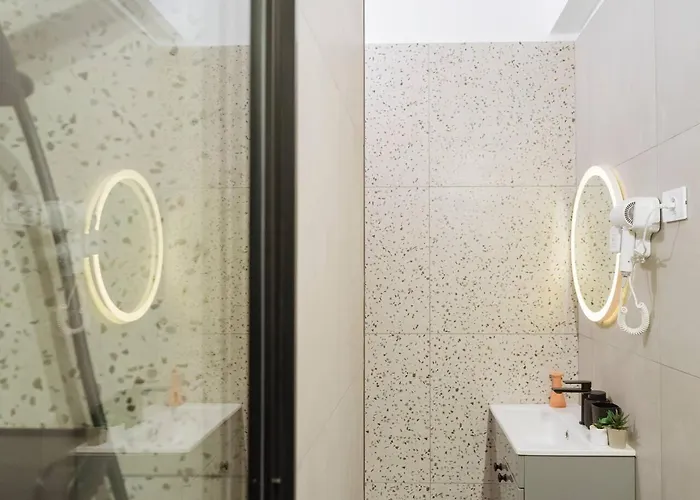 Infinity - Old Town Centre Boekarest