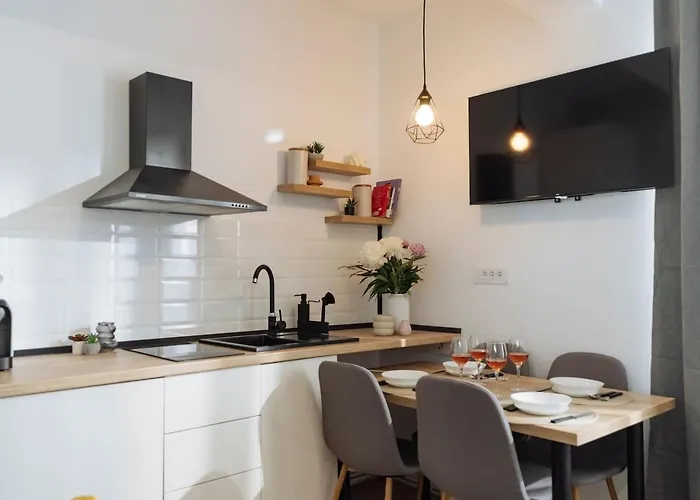 Infinity - Old Town Centre Apartment