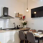 Infinity - Old Town Centre I Carpark Nearby I Big Balcony Апартаменти