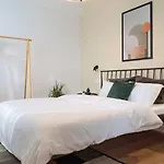 Infinity - Old Town Centre I Carpark Nearby I Big Balcony Апартаменти