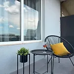 Infinity - Old Town Centre I Carpark Nearby I Big Balcony
