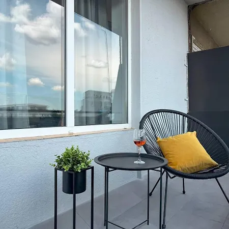 Infinity - Old Town Centre I Carpark Nearby I Big Balcony