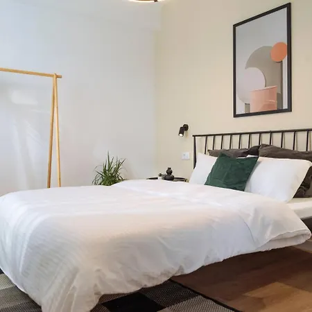 Infinity - Old Town Centre I Carpark Nearby I Big Balcony Daire