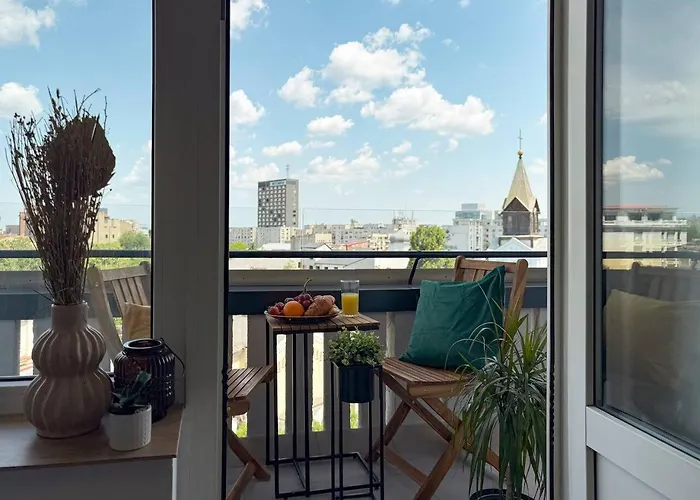 Infinity - Old Town Centre Бухарест